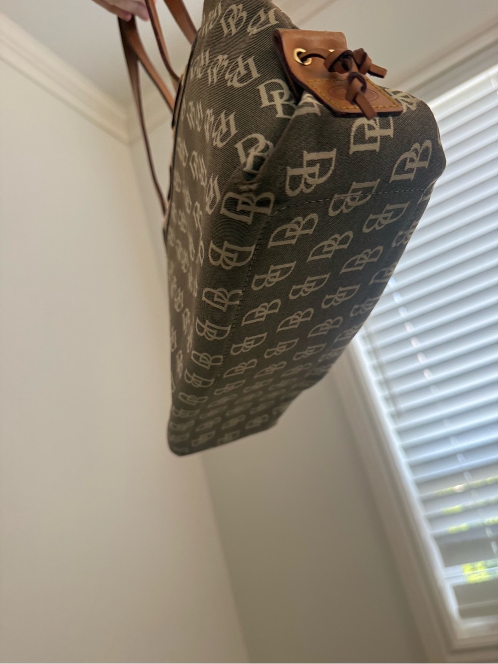 Vintage Dooney and Bourke USED tote bag - Picture 5 of 16